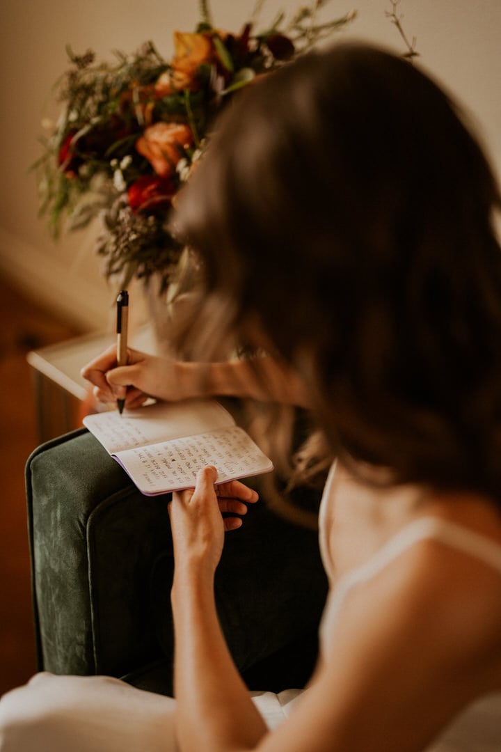 How to Write Your Vows From A Professional Vow Writer